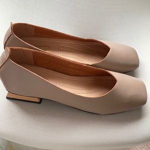 Mansur inspired shoes tan